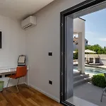 Anni For 10 People In With Heated Pool, Sea View & Kids And Playground 别墅 *