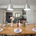 Villa Anni For 10 People In With Heated Pool, Sea View & Kids And Playground *