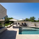 Anni For 10 People In With Heated Pool, Sea View & Kids And Playground 别墅 波雷奇