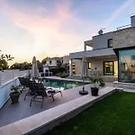 Anni For 10 People In With Heated Pool, Sea View & Kids And Playground Villa *