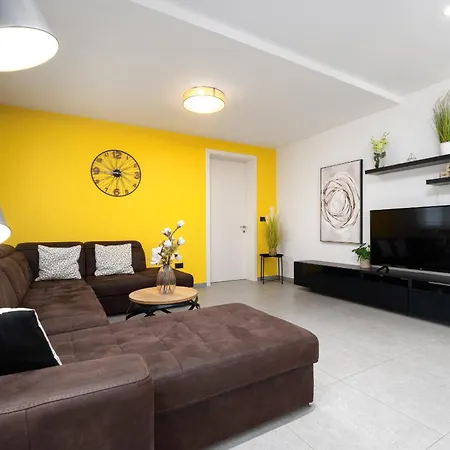 Anni For 10 People In With Heated Pool, Sea View & Kids And Playground Vila