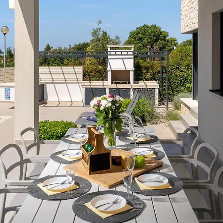 Anni For 10 People In With Heated Pool, Sea View & Kids And Playground Vila