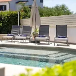 Anni For 10 People In With Heated Pool, Sea View & Kids And Playground וילה פורץ