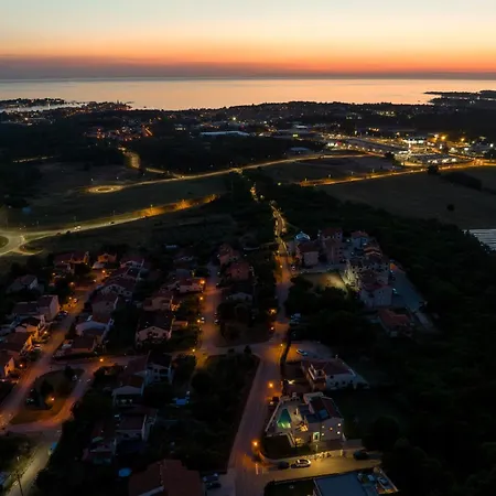 Anni For 10 People In With Heated Pool, Sea View & Kids And Playground Porec