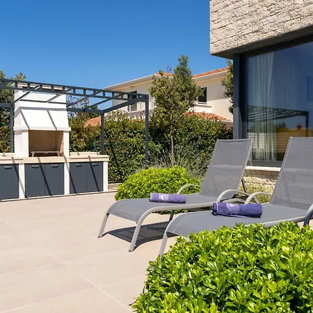 Anni For 10 People In With Heated Pool, Sea View & Kids And Playground Πόρετς