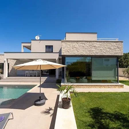 Anni For 10 People In With Heated Pool, Sea View & Kids And Playground