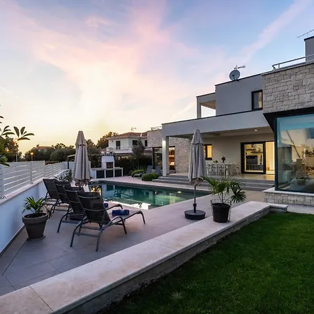 Anni For 10 People In With Heated Pool, Sea View & Kids And Playground Villa *