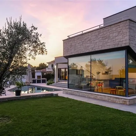 Βίλα Anni For 10 People In With Heated Pool, Sea View & Kids And Playground *