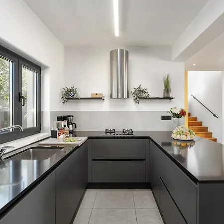 Anni For 10 People In With Heated Pool, Sea View & Kids And Playground Villa Poreč