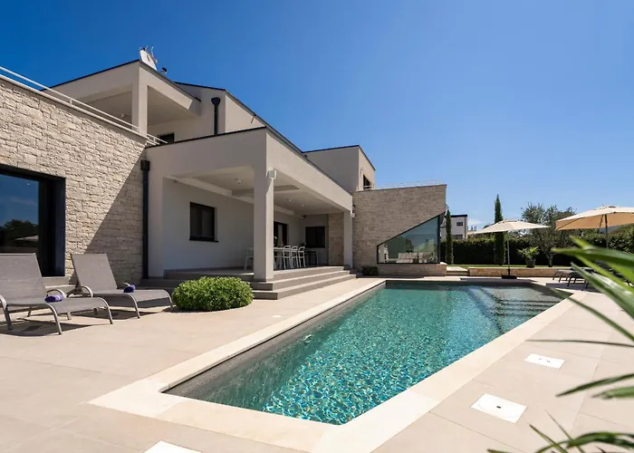 Anni For 10 People In With Heated Pool, Sea View & Kids And Playground Вилла Пореч