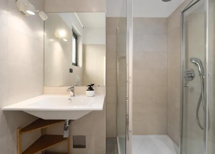 Вилла Anni For 10 People In With Heated Pool, Sea View & Kids And Playground Пореч