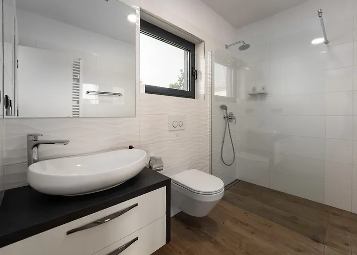 Anni For 10 People In With Heated Pool, Sea View & Kids And Playground Вилла Пореч