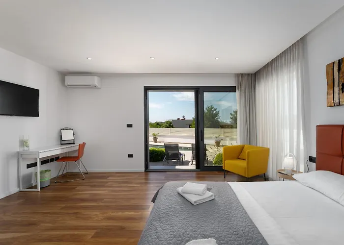 Вилла Anni For 10 People In With Heated Pool, Sea View & Kids And Playground
