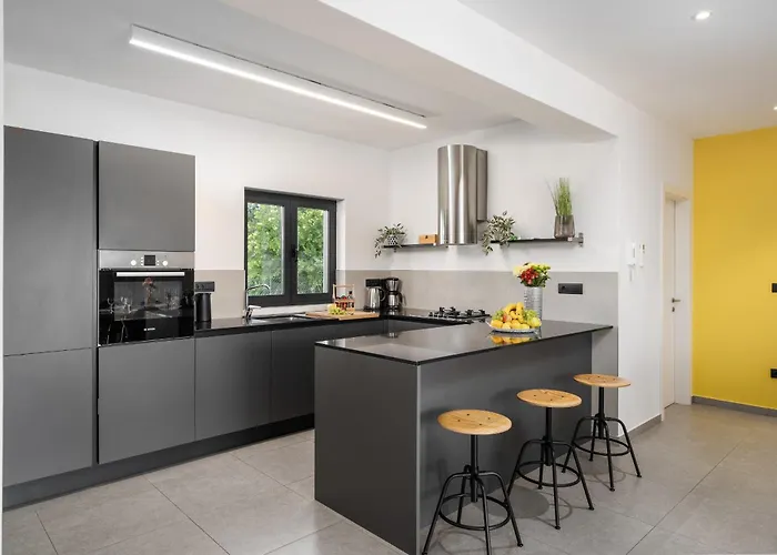 Anni For 10 People In With Heated Pool, Sea View & Kids And Playground Вилла Пореч