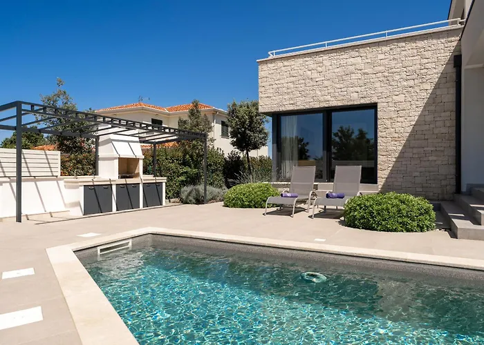 Anni For 10 People In With Heated Pool, Sea View & Kids And Playground Пореч