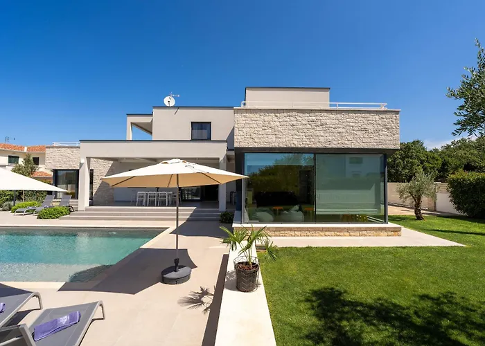 Anni For 10 People In With Heated Pool, Sea View & Kids And Playground