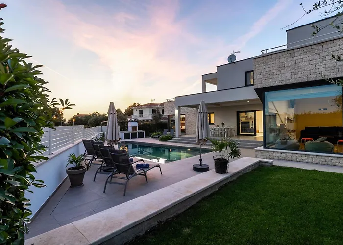 Anni For 10 People In With Heated Pool, Sea View & Kids And Playground Вилла *