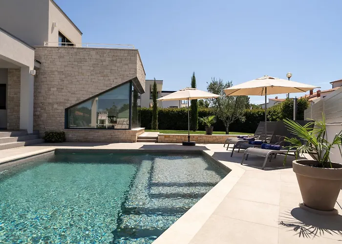 Anni For 10 People In With Heated Pool, Sea View & Kids And Playground Вилла Пореч