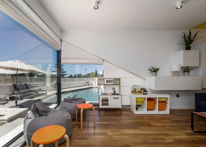 Anni For 10 People In With Heated Pool, Sea View & Kids And Playground Пореч