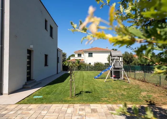 Anni For 10 People In With Heated Pool, Sea View & Kids And Playground