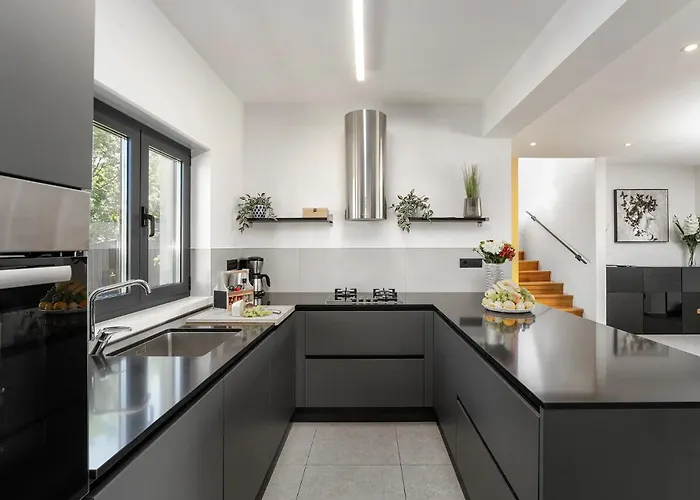 Anni For 10 People In With Heated Pool, Sea View & Kids And Playground Вилла Пореч