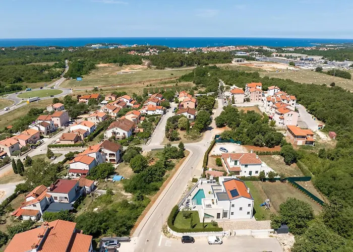 Anni For 10 People In With Heated Pool, Sea View & Kids And Playground