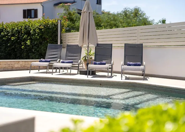 Anni For 10 People In With Heated Pool, Sea View & Kids And Playground Вилла Пореч