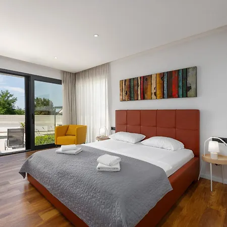 别墅 Anni For 10 People In With Heated Pool, Sea View & Kids And Playground 波雷奇