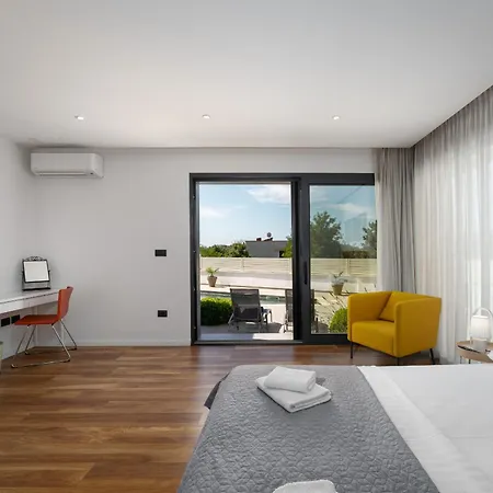 别墅 Anni For 10 People In With Heated Pool, Sea View & Kids And Playground