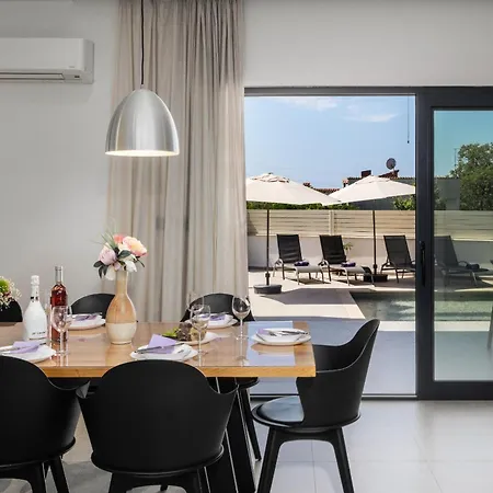 Anni For 10 People In With Heated Pool, Sea View & Kids And Playground 波雷奇