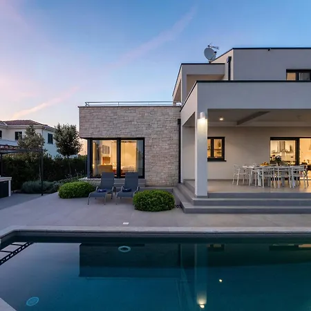 Anni For 10 People In With Heated Pool, Sea View & Kids And Playground