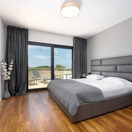 别墅 Anni For 10 People In With Heated Pool, Sea View & Kids And Playground